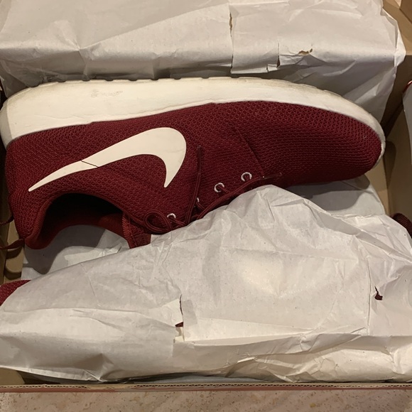 Nike Rosherun Team Red size 11. In great condition - Picture 7 of 7
